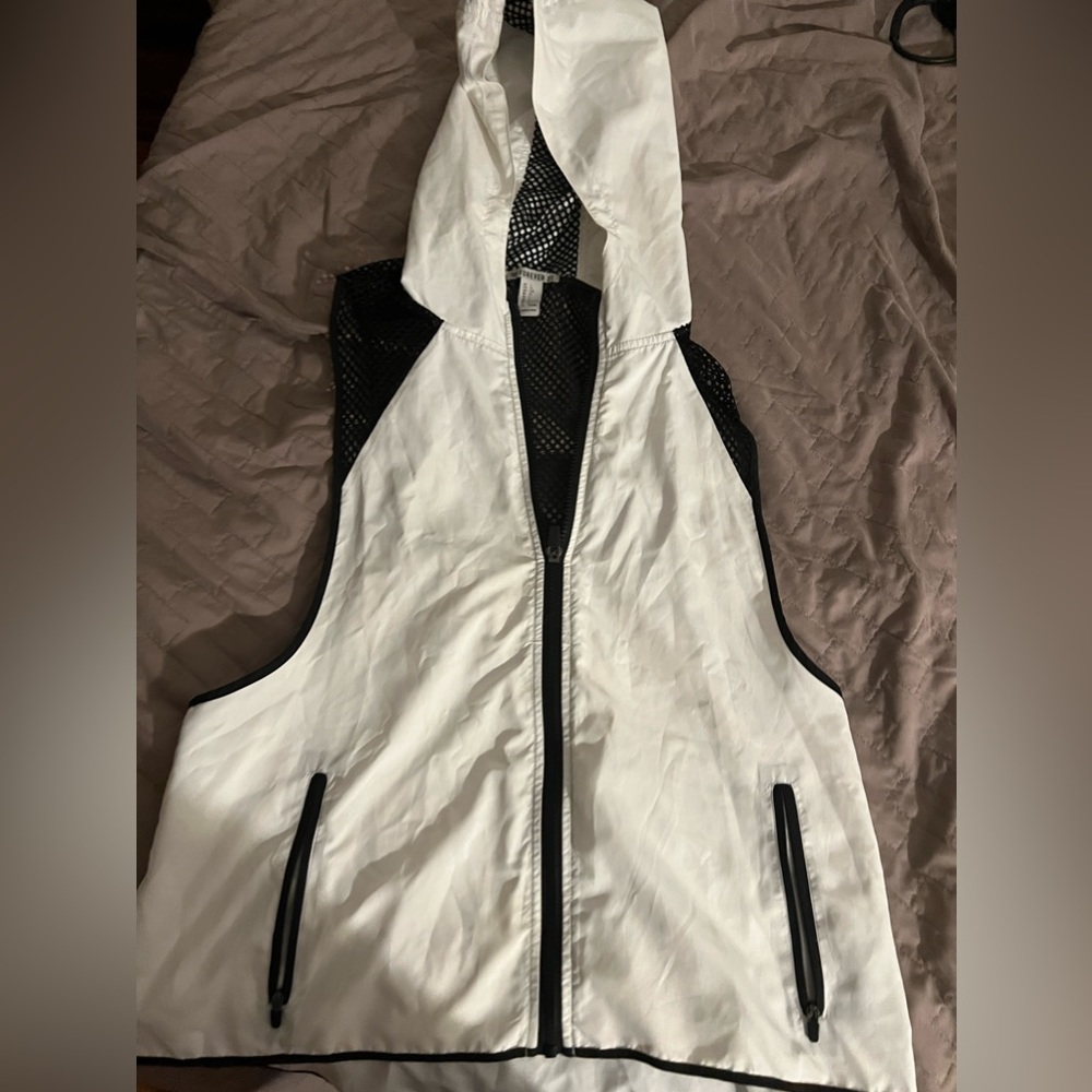 Forever 21 Hooded Mesh Sports Jacket Size L never worn